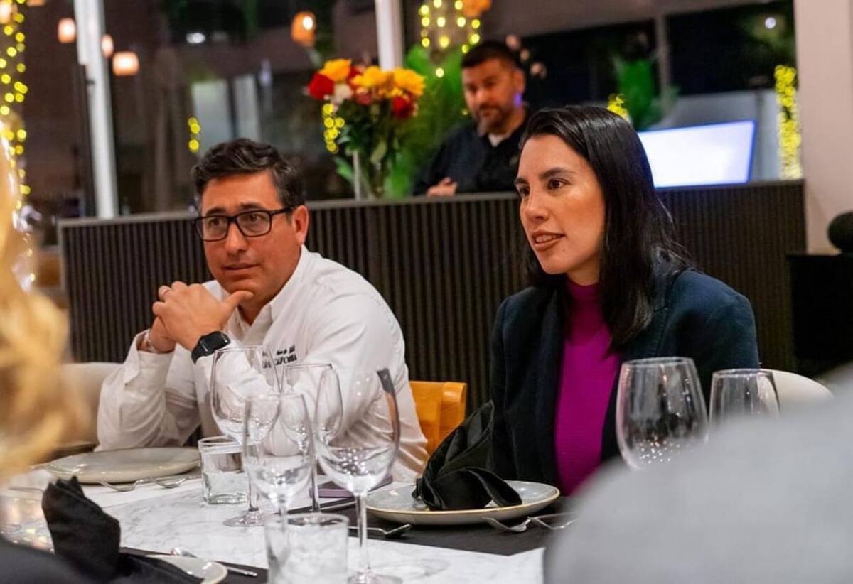 La Secretaria de Turismo federal, Josefina Rodríguez Zamora se reunión con autoridades en Rosarito.