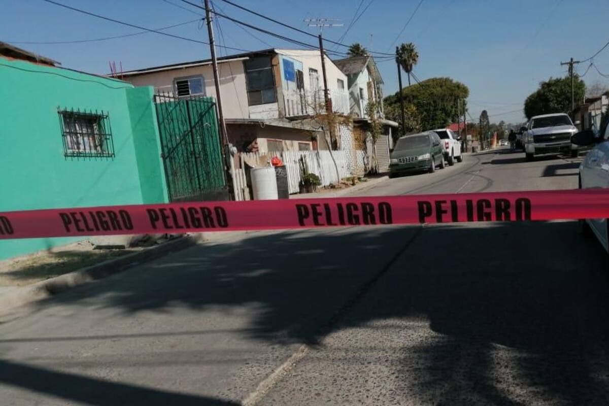 Buscan cuerpos de desaparecidos en colonia Magisterial de Rosarito