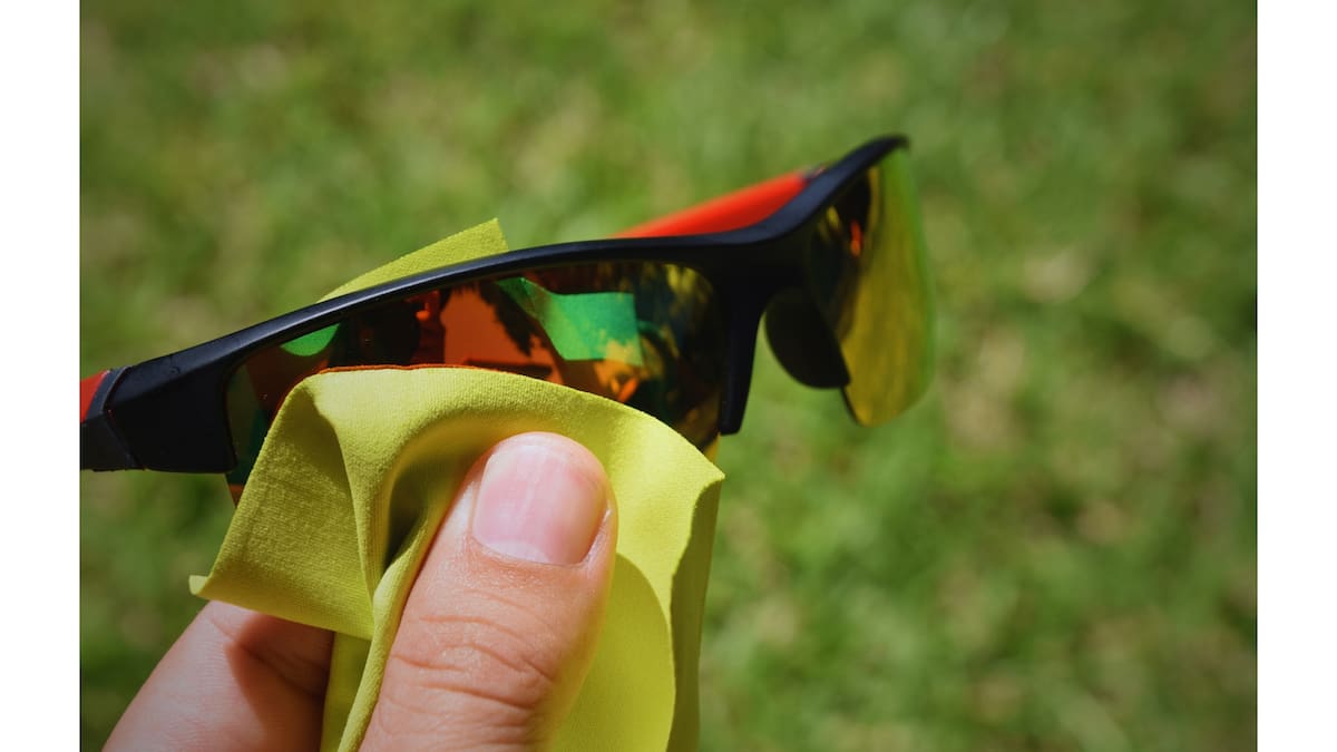 Algunos productos de uso doméstico pueden deteriorar de manera irreversible los recubrimientos o incluso deformar las micas. Foto: Canva