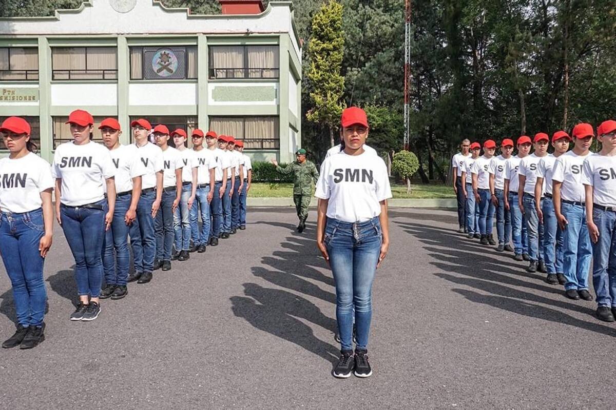 Morena propone servicio militar obligatorio a mujeres