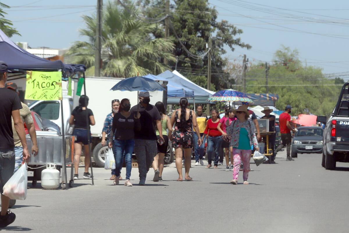 Deben tianguis reforzar medidas para seguir operando