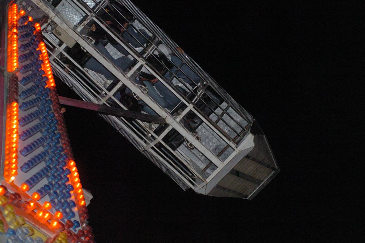 En Veracruz, falla en juego mecánico deja cuatro mujeres lesionadas