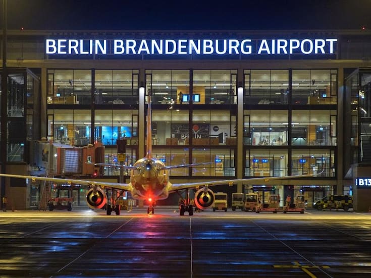 Vuelos suspendidos en aeropuerto de Berlín por presunta presencia de dron; Europa se mantiene en alerta
