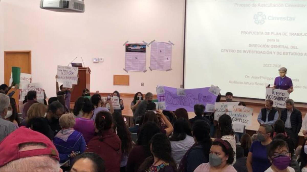 "Un acosador no será director", protestan en Cinvestav