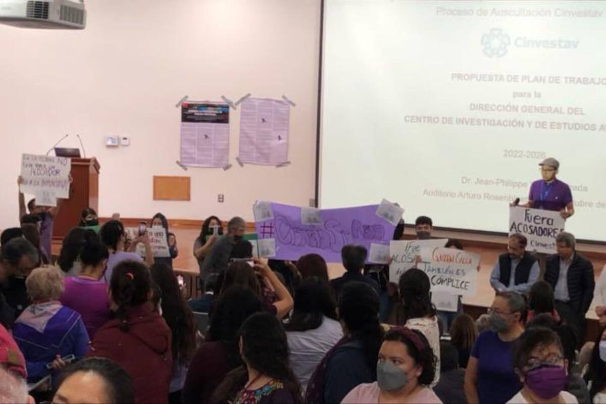 "Un acosador no será director", protestan en Cinvestav