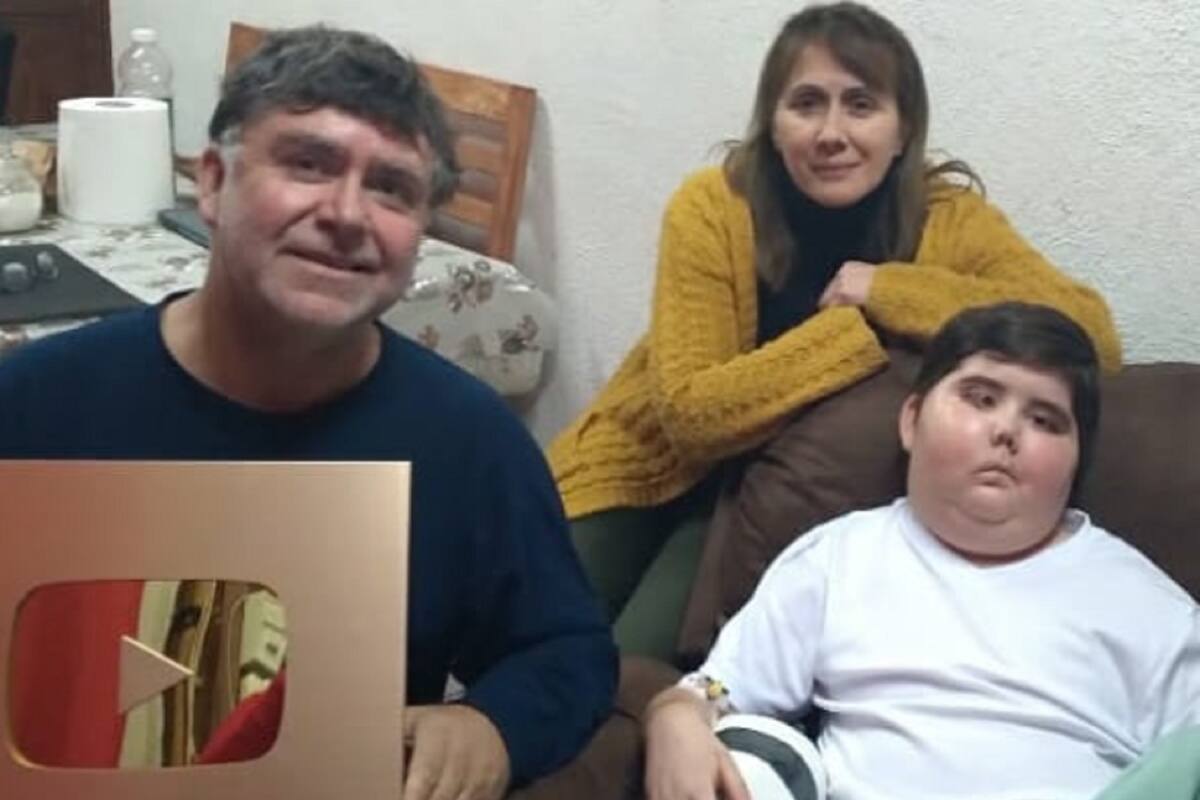 Tomiii 11, el niño que padece cáncer cerebral, consiguió su placa de oro en Youtube