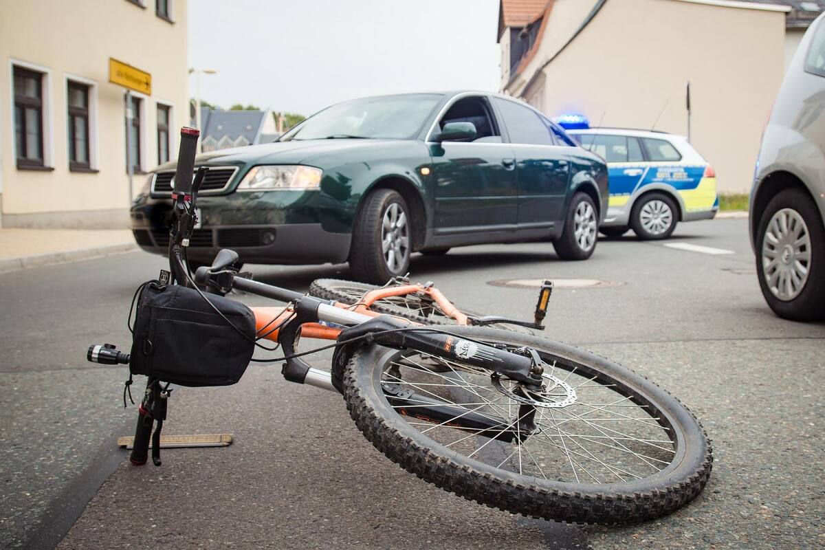 Ciclista cargaba drogas y lo detienen por ir a exceso de velocidad