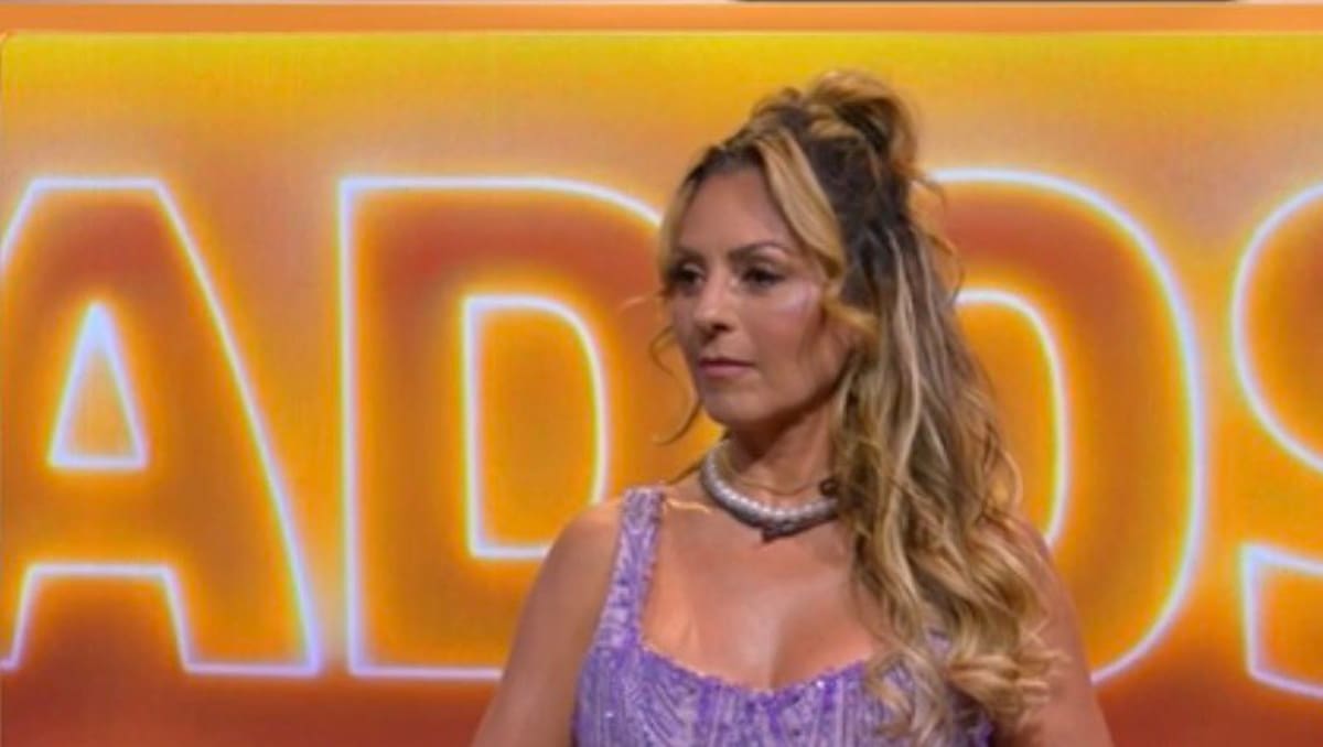 La famosa lució un vestido lila que terminó siendo criticado por Gema.