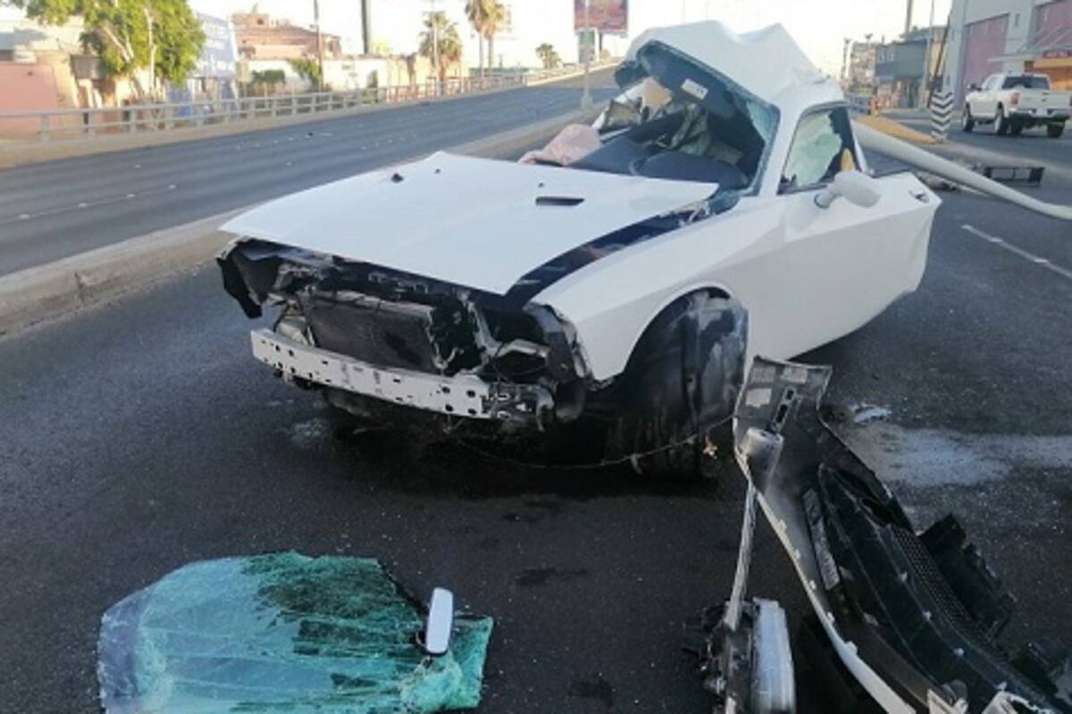 Joven conductor pierde la vida tras chocar contra un poste de luz