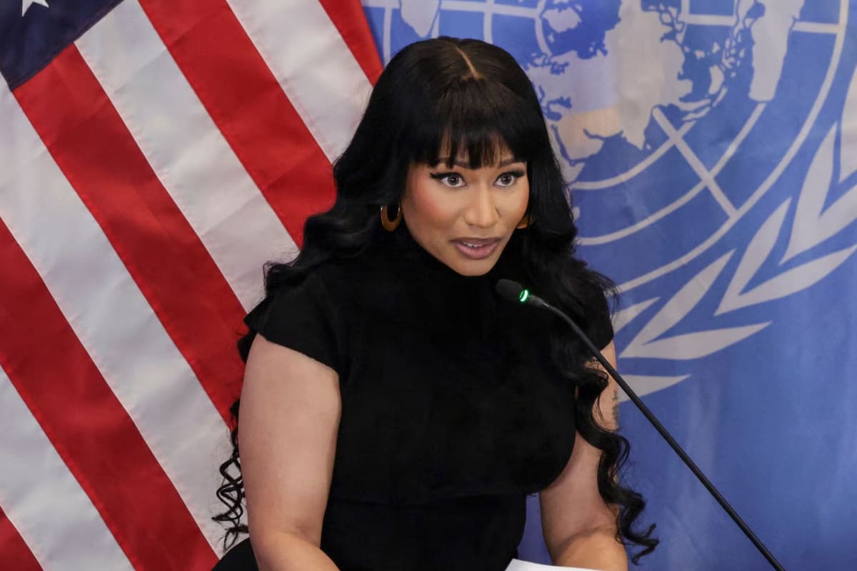 Nicki Minaj desató polémica en Turning Point USA al afirmar: “If you are born a boy, be a boy”, una frase que rápidamente se volvió viral y marcó su participación en el evento.