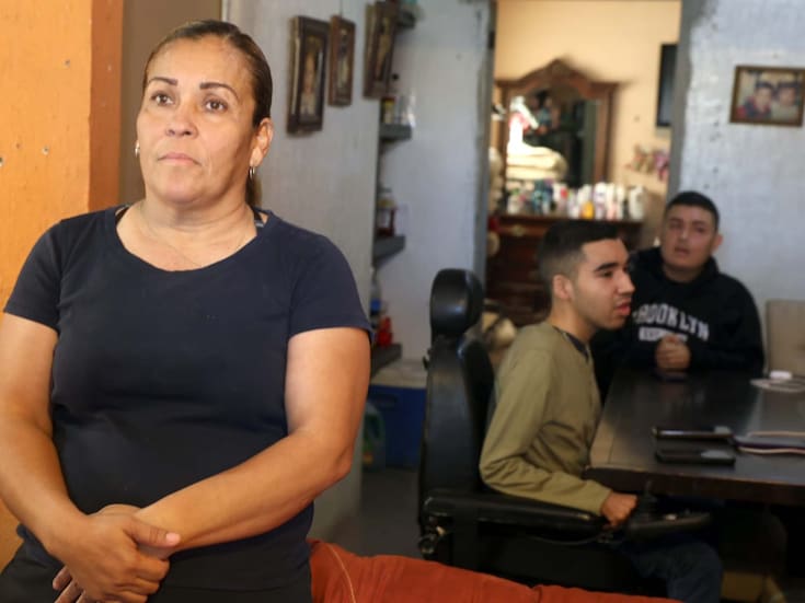 Rosa Carmina busca apoyo para celebrar los 27 años de su hijo, Jesús Santiago, quien padece distrofia muscular