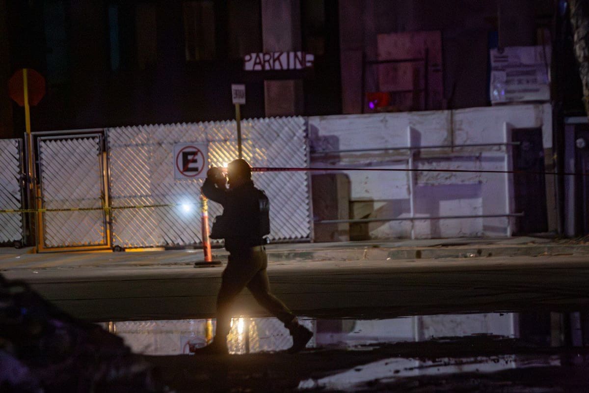 La unidad incendiada pertenecía al Ayuntamiento de Tijuana y se encontraba en un área destinada al resguardo de vehículos oficiales. Foto: Border Zoom