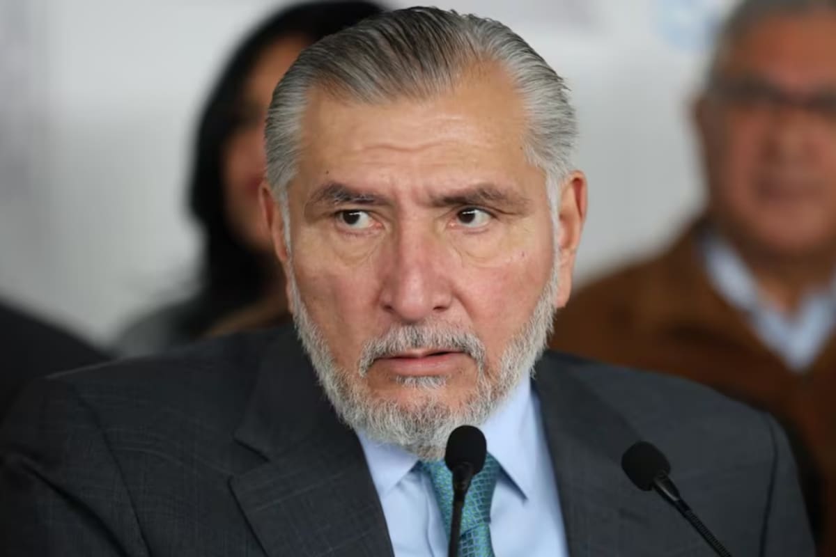 Adán Augusto López quedó bajo la lupa de Estados Unidos tras reportes que señalan una supuesta retención de sus bienes y una solicitud de información a Francia sobre operaciones en Europa, mientras continúan las versiones que lo relacionan con una investigación por huachicol fiscal