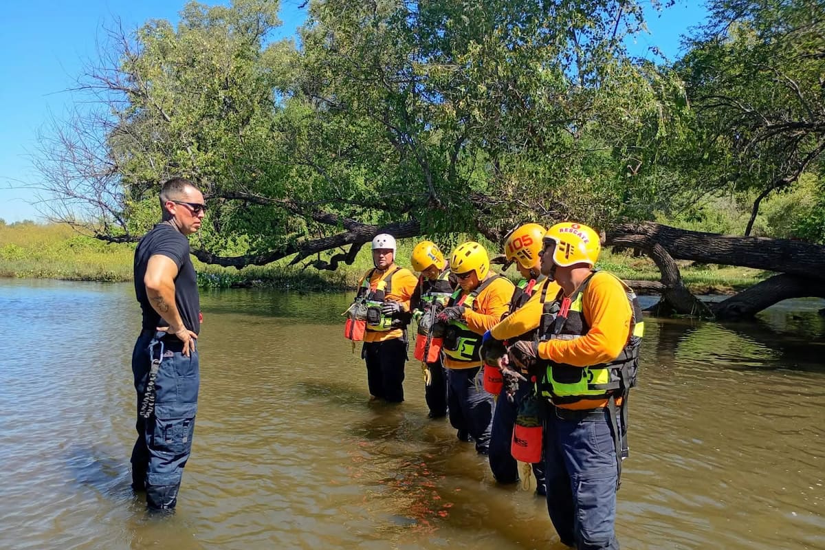 Bomberos de Cajeme capacitan a su equipo de Zonas Agrestes en rescate en aguas rápidas para fortalecer la atención de emergencias
