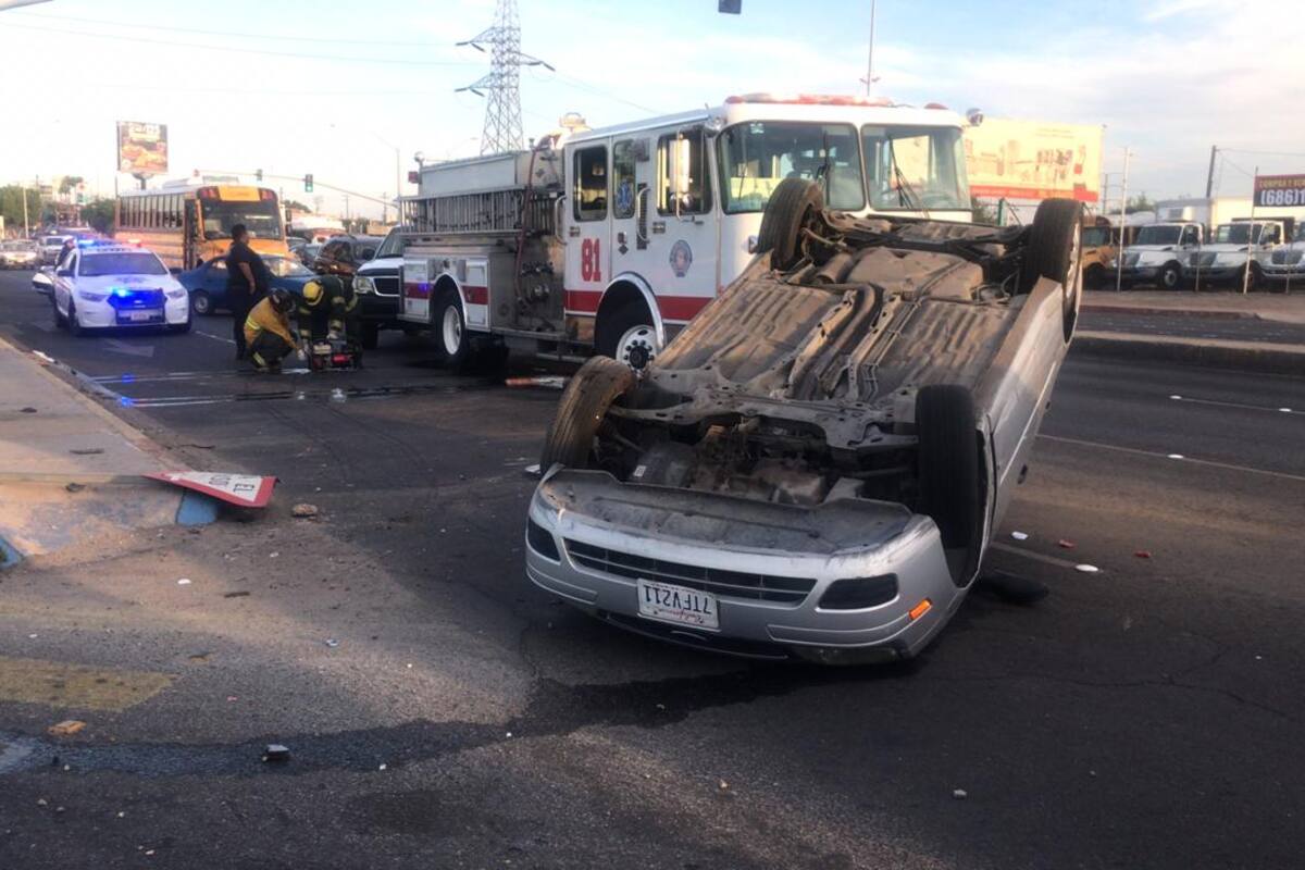 Volcadura deja un muerto y otro herido sobre Lázaro Cárdenas
