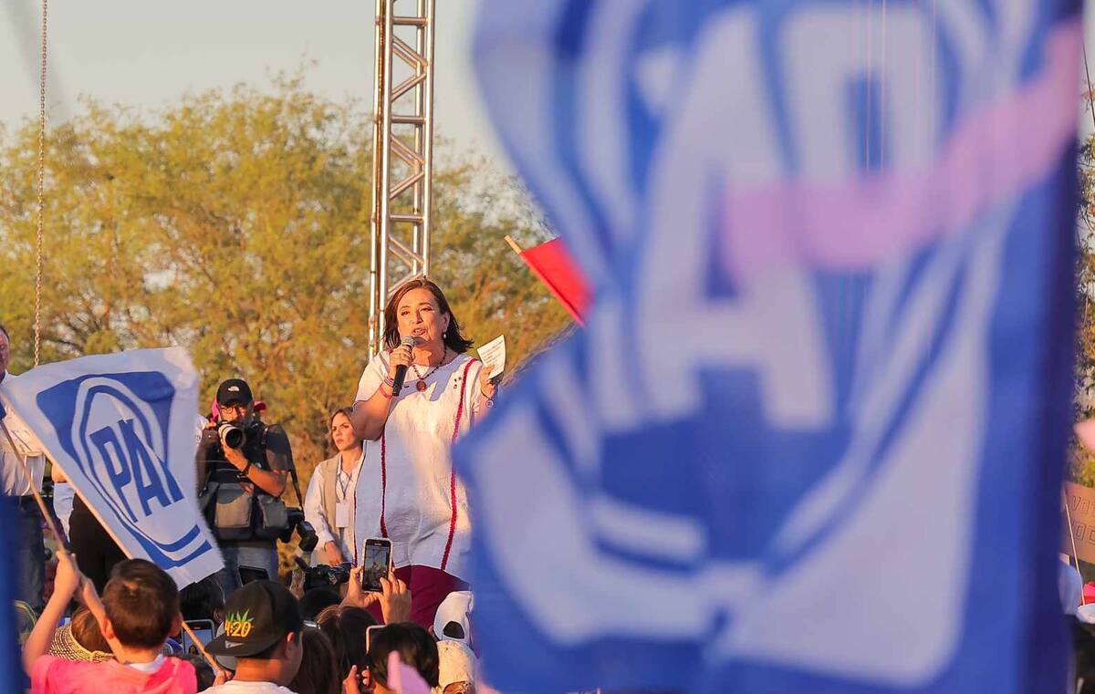 La candidata a la Presidencia, Xóchilt Gálvez, durante el mitin de ayer realizado frente al estadio Fernando Valenzuela. FOTO: ELEAZAR ESCOBAR