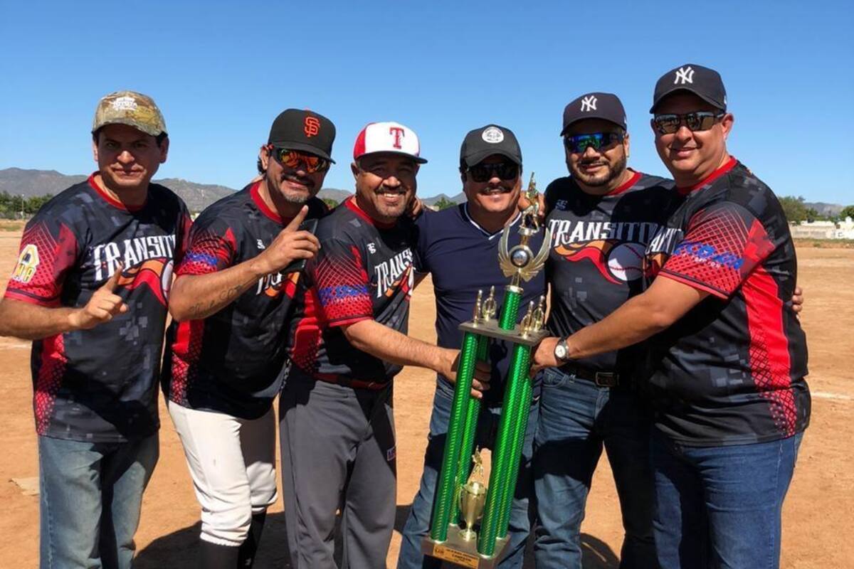 Dirigen cetro a sus vitrinas