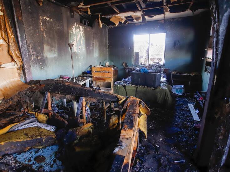 Un incendio consumió su vivienda, pero con esperanza iniciarán desde cero