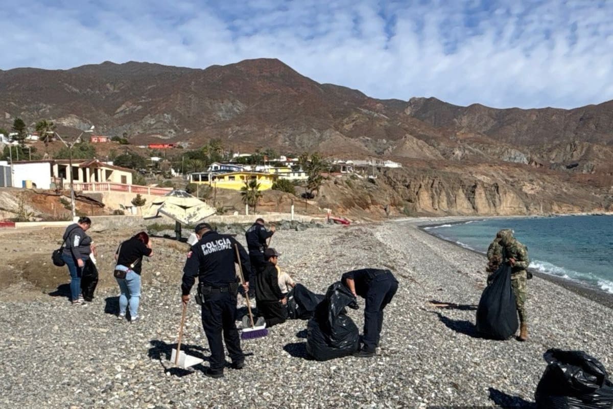 Retiran cuatro toneladas de basura en playas de Isla Cedros
