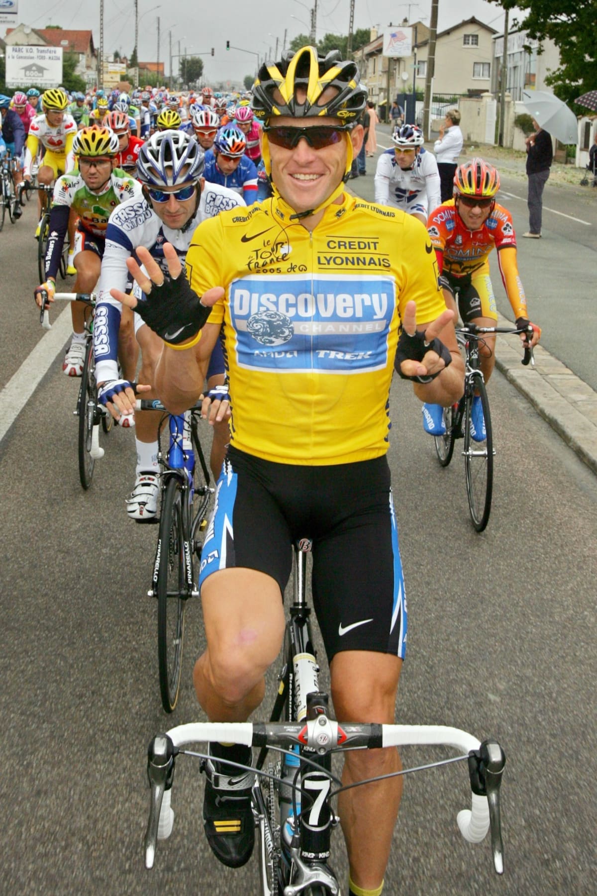 Lance Armstrong celebra su septimo campeonato de Tour de Francia. (Foto: AP)