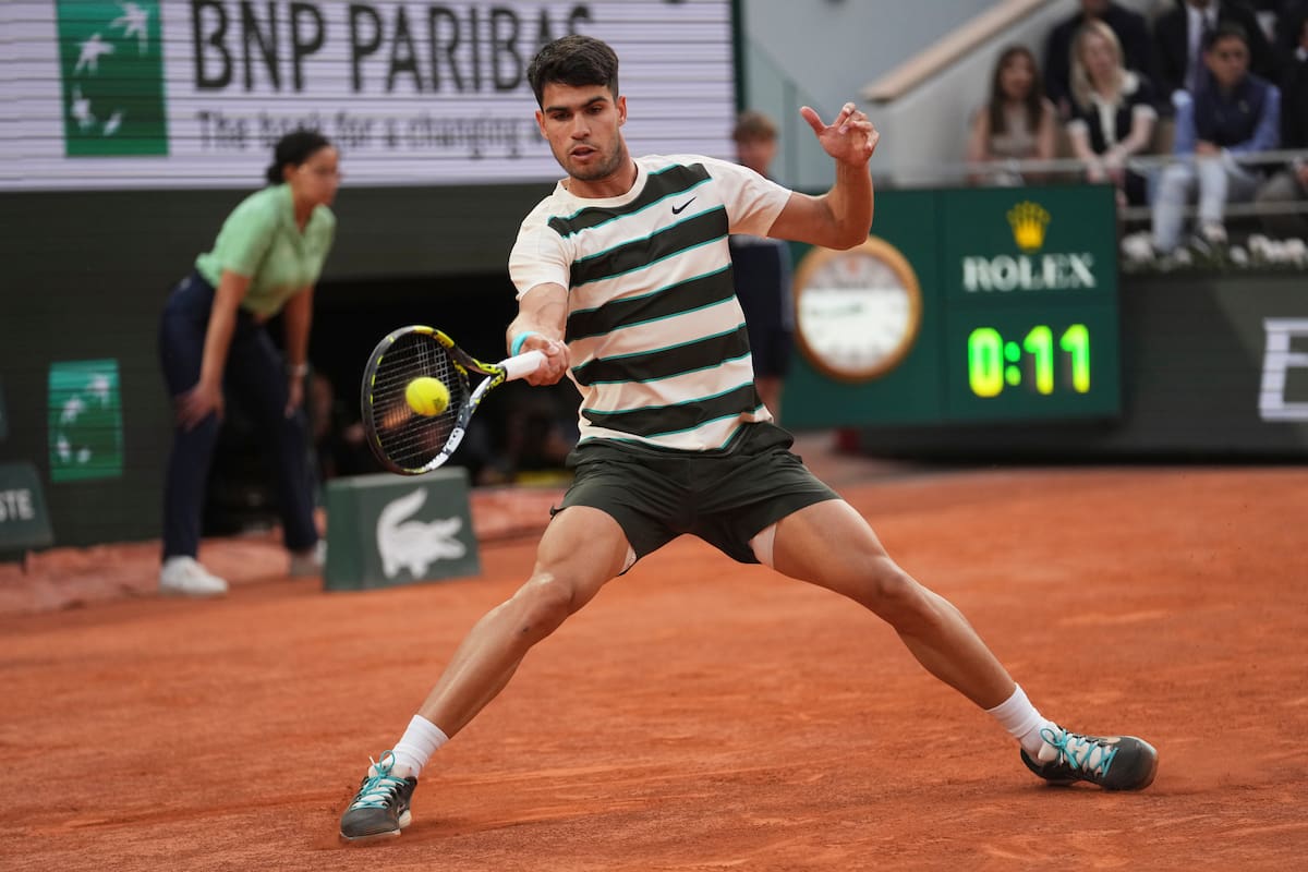 Carlos Alcaraz aplasta a Tommy Paul y se coloca en las semifinales de Roland Garros