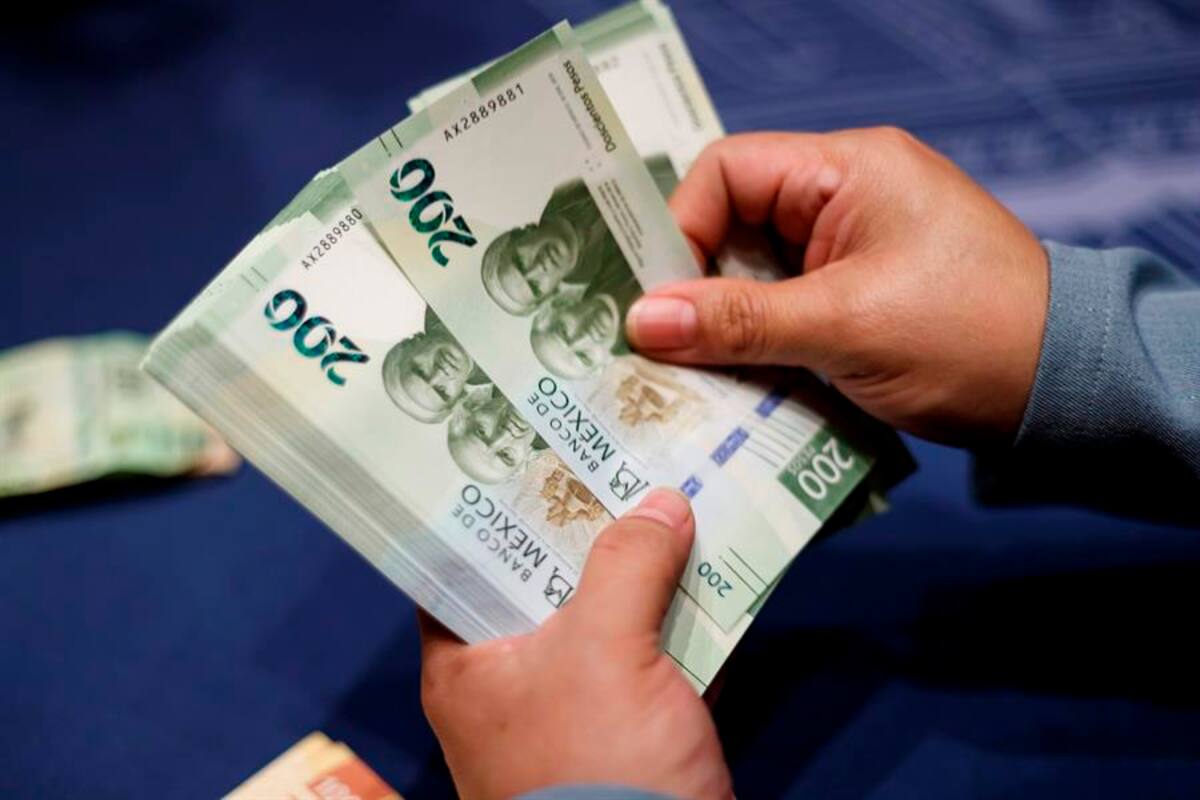 FGR denuncia a 70 funcionarios por evasión de impuestos, revela la titular del SAT, Raquel Buenrostro