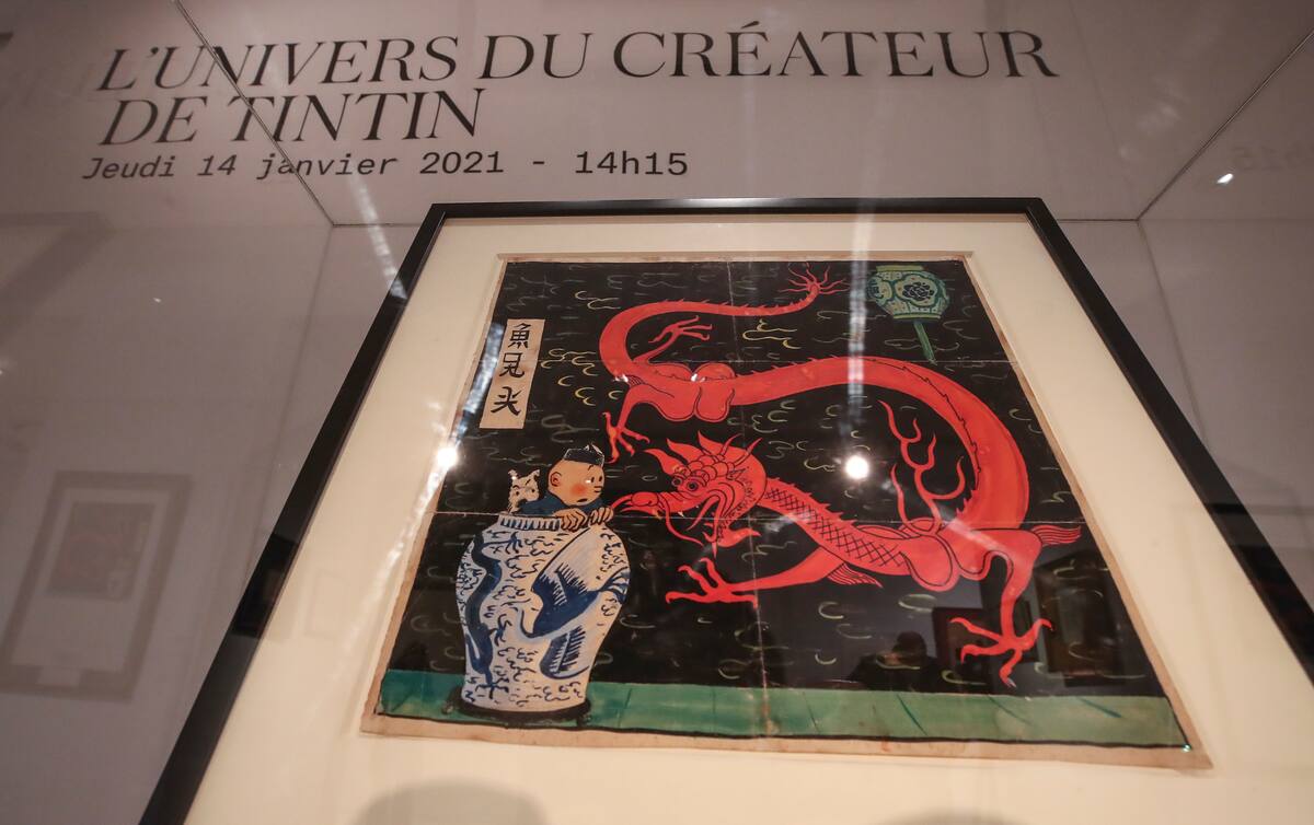 Un dibujo original de 1936 del creador de Tintín, Herge, para el libro de historietas "The Blue Lotus", se exhibe en la casa de subastas Artcurial en París el miércoles 13 de enero del 2021. Se anticipa que la obra facture entre 2 y 3 millones de euros el jueves, y posiblemente rompa un récord para arte de cómics. (AP Foto/Michel Euler)