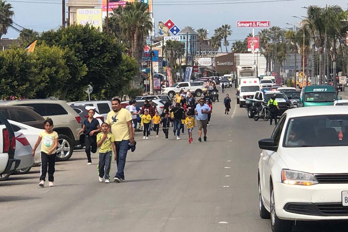 Escuela en Rosarito realiza carrera por natalicio de Benito Juárez