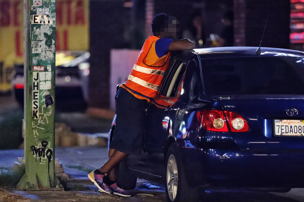 “Franeleros” controlan vía pública