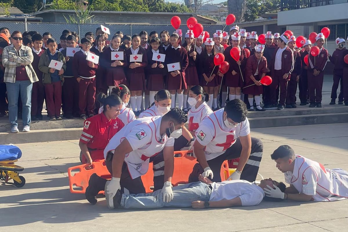 Niños de la Primaria Independencia se suman con entusiasmo al arranque de colecta de la Cruz Roja en Rosarito