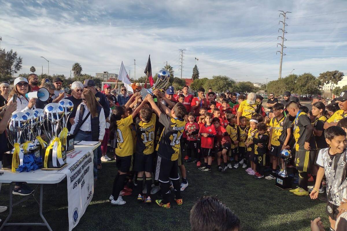 Club Rotario de Rosarito organiza torneo de futbol para prevenir adicciones