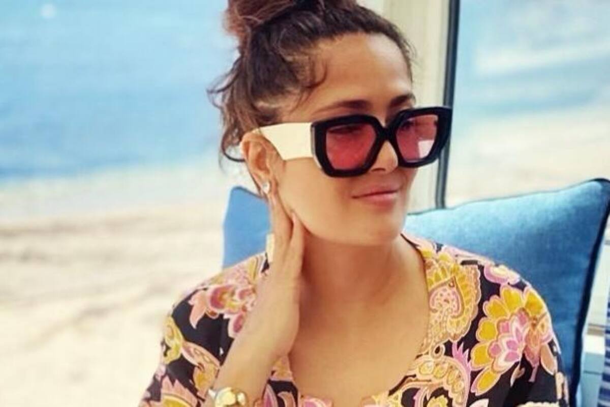 Salma Hayek presume sus aretes de chile