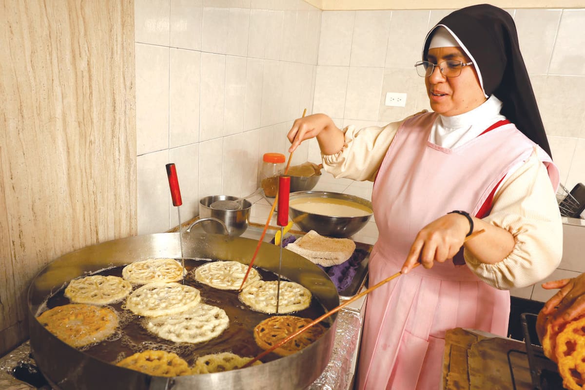 ¡Benditos buñuelos! Las Madres Adoratrices inician con su tradicional venta de postres navideños en Hermosillo
