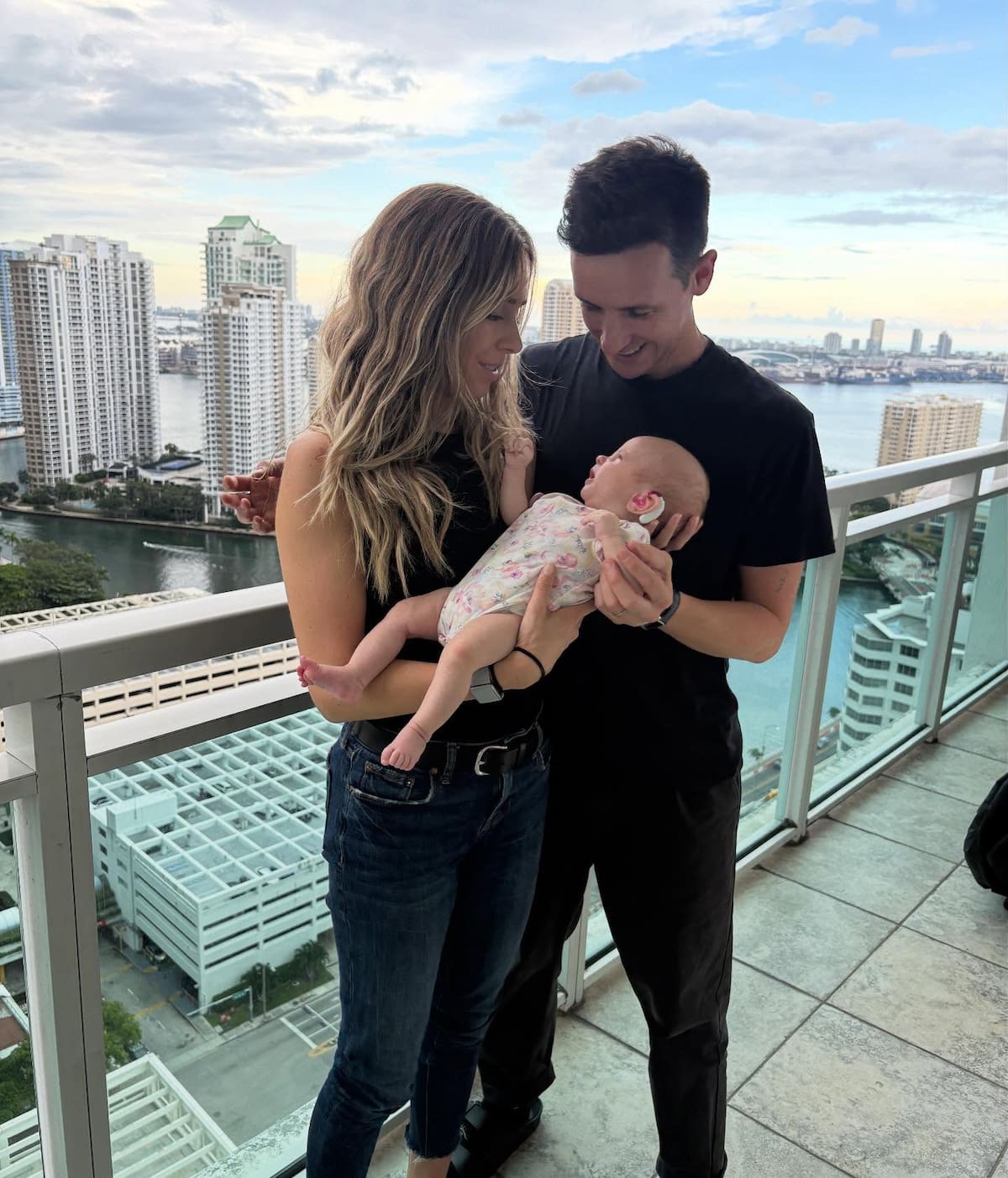Carmen Aub revela la condición auditiva de su hija, Lu | Instagram @carmenaub