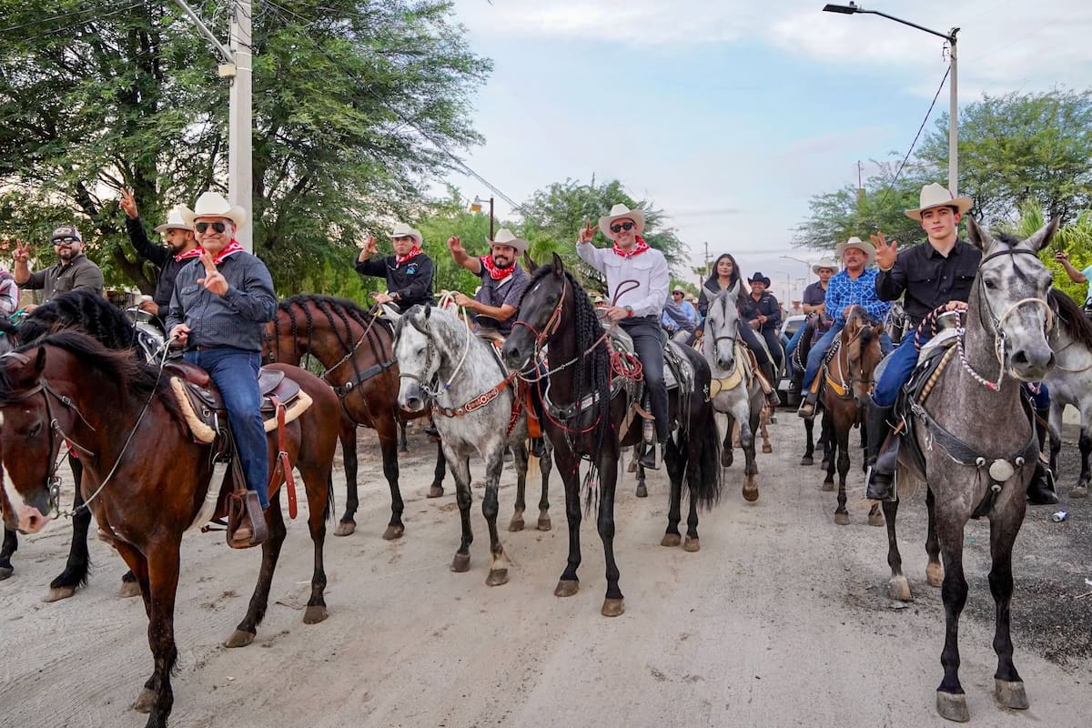 Fernando Rojo se suma a Cabalgata con Causa que reunió a más de 300 jinetes para apoyar a la Iglesia de San Pedro El Saucito