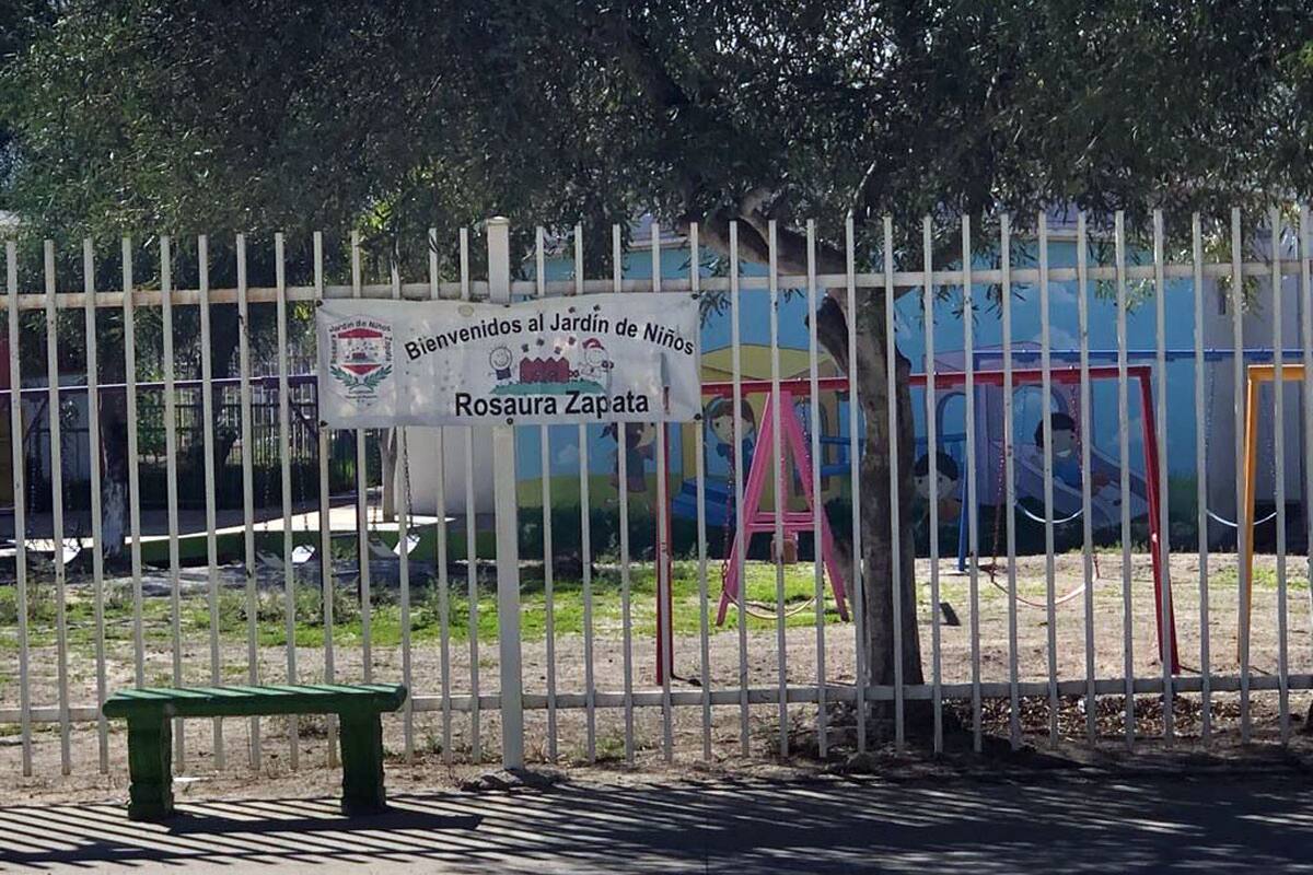 Operan escuelas regularmente tras las lluvias