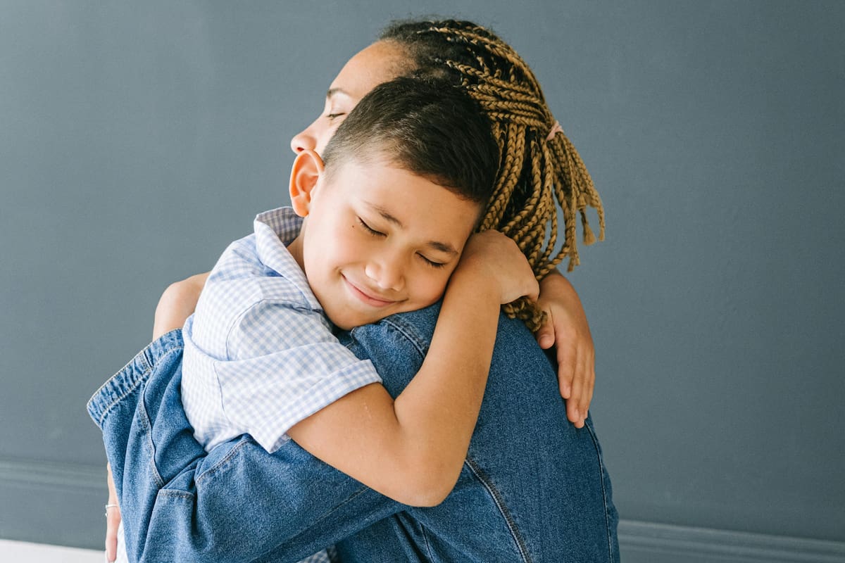 La generosidad como vía para aliviar el dolor emocional, según experto de Harvard