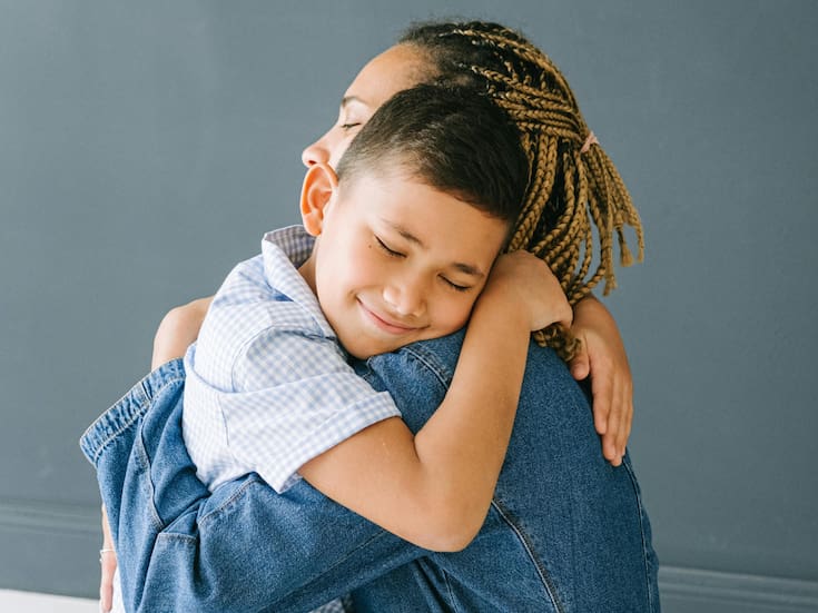 La generosidad como vía para aliviar el dolor emocional, según experto de Harvard