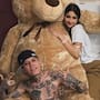 Santa Fe Klan sorprende a Camila Zamorano con enorme oso de peluche en el hospital