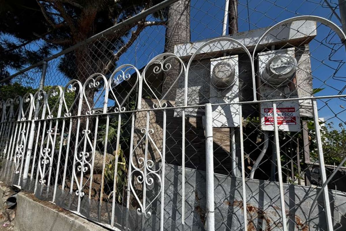 Protección Civil coloca engomado rojo a vivienda en Madero Sur por riesgo estructural