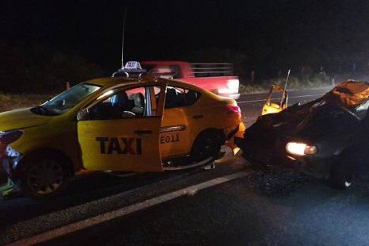 Vaca provoca accidente en Colima; hay 10 lesionados