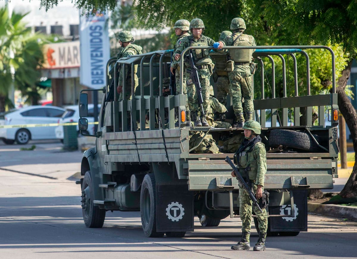 IMAGEN ILUSTRATIVA: Soldados mexicanos patrullan la ciudad un día después de un tiroteo entre delincuentes y fuerzas de seguridad en Culiacán, México, el viernes 18 de octubre de 2019. (AP Foto/Augusto Zurita)