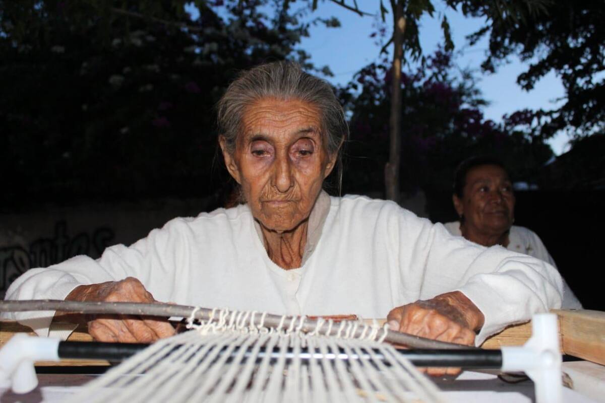 Teje cobijas de lana de borrego