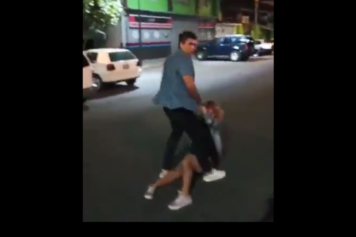 VIDEO: Captan a hombre golpeando a una mujer en la CDMX; lo apodan #LordAjusco