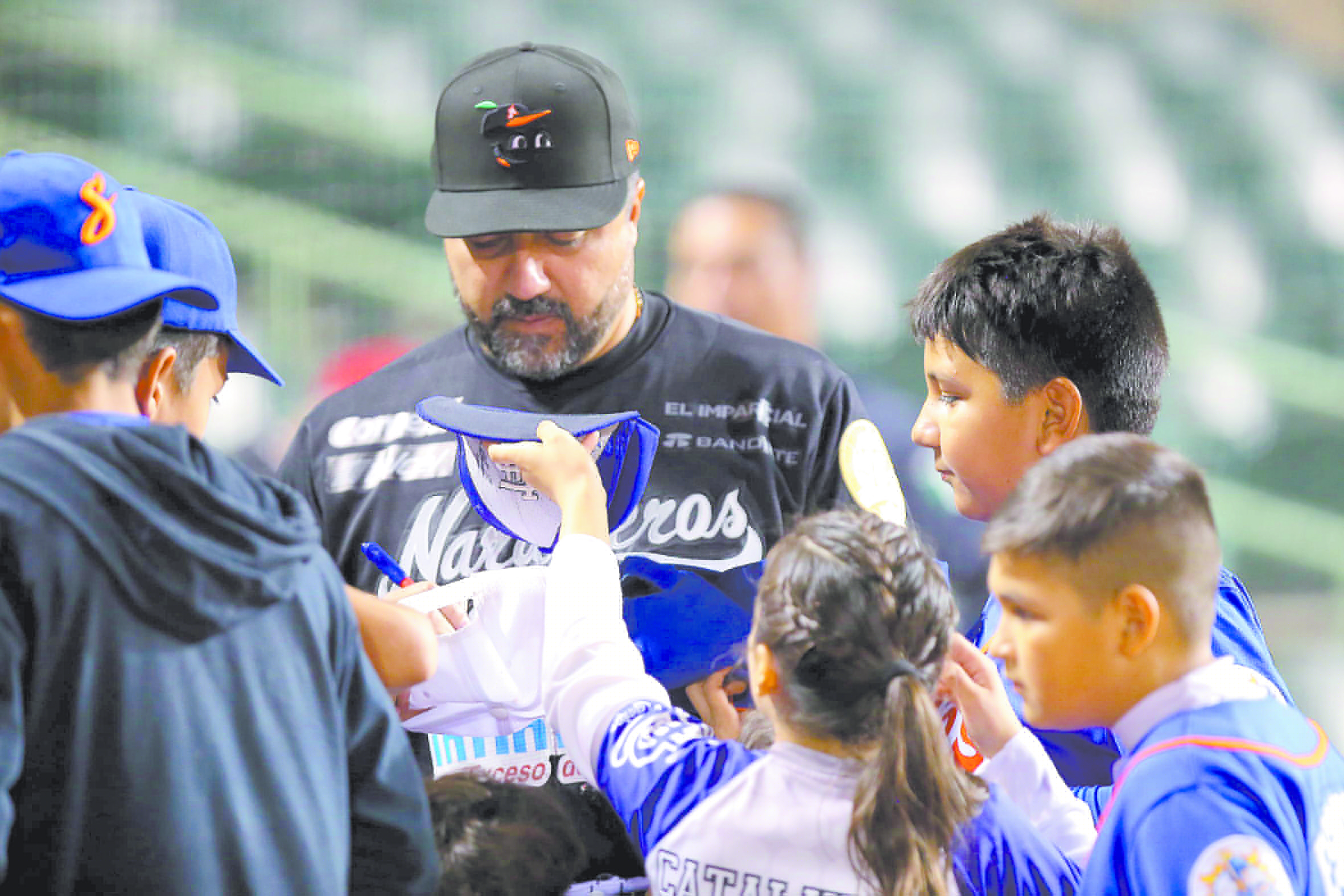 Extrañan a Vinicio Castillo: Naranjeros en descontento por destitución de mánager