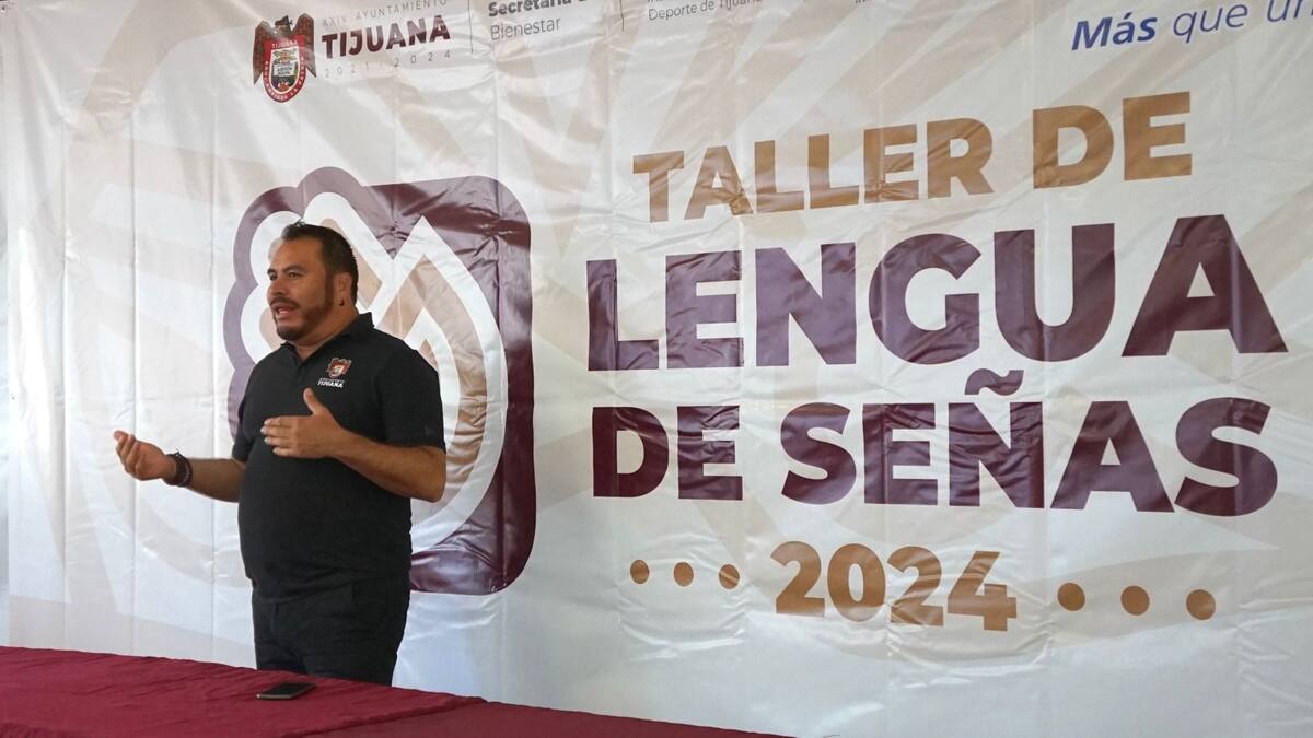 En el evento se compartieron conocimientos tales como el abecedario en Lengua de Señas Mexicana, además de que se realizó un ejercicio de comunicación con una persona con discapacidad auditiva.