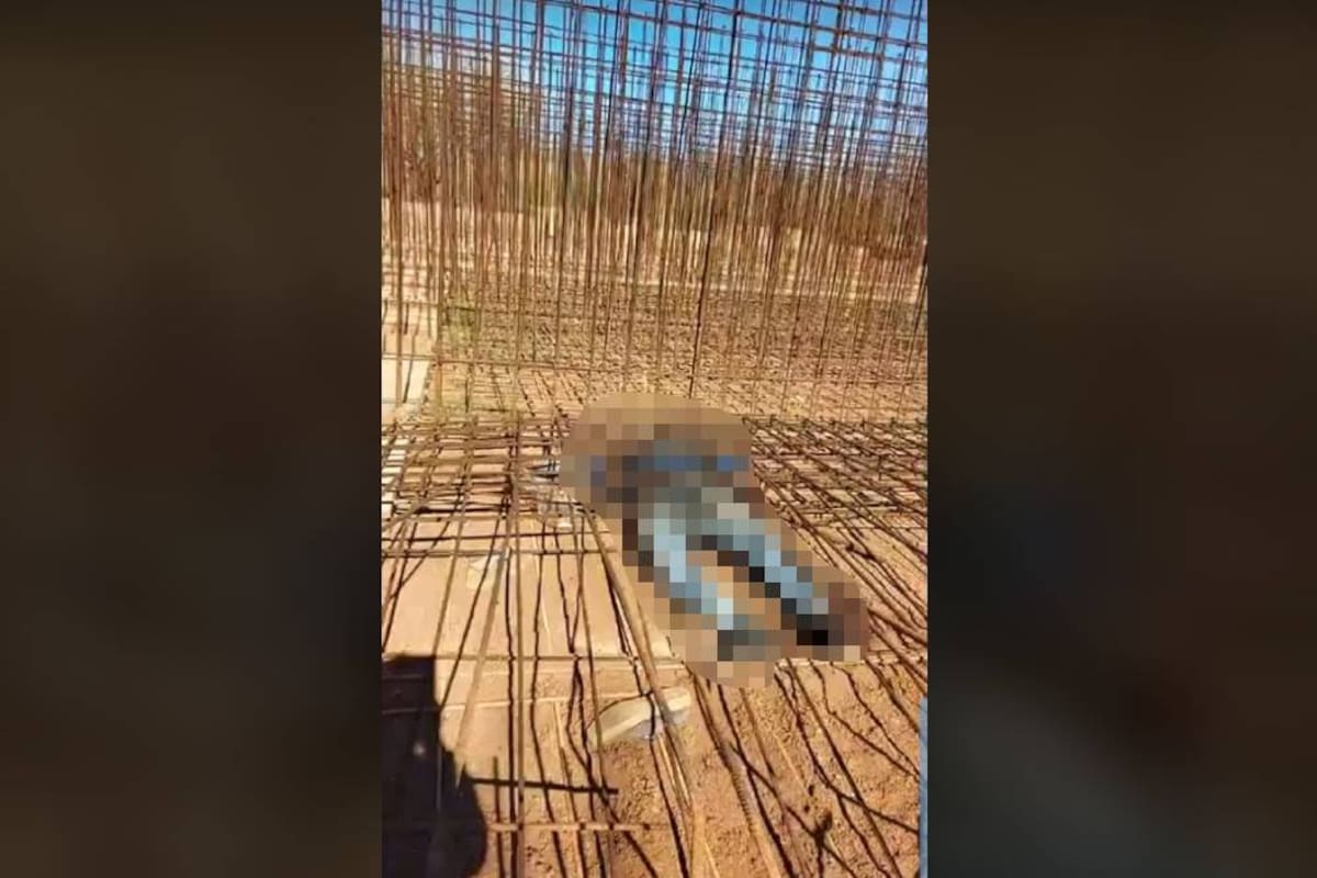 Hallan cuerpo de hombre encajado sobre varillas en vía a Bahía Kino