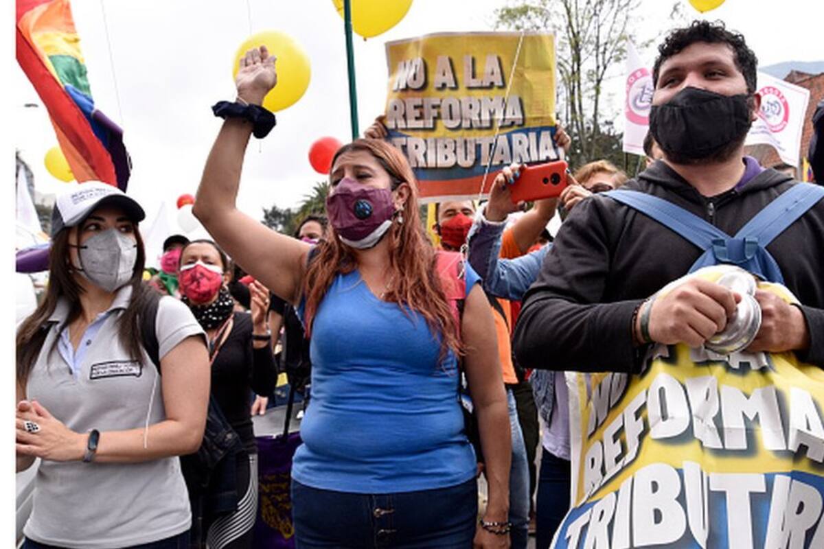 Paro nacional en Colombia: miles de personas marchan en Colombia en protesta por la reforma tributaria en medio de un grave repunte de casos de coronavirus