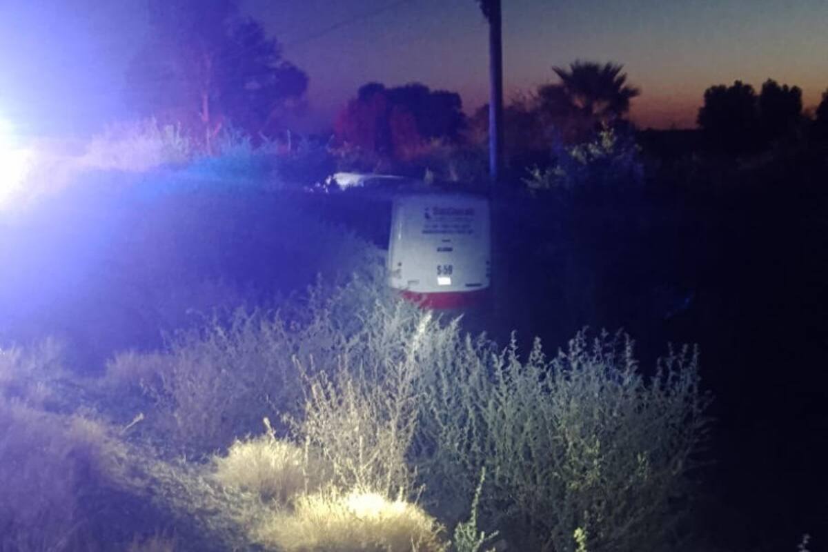 Abandonan autobús tras accidente de tránsito