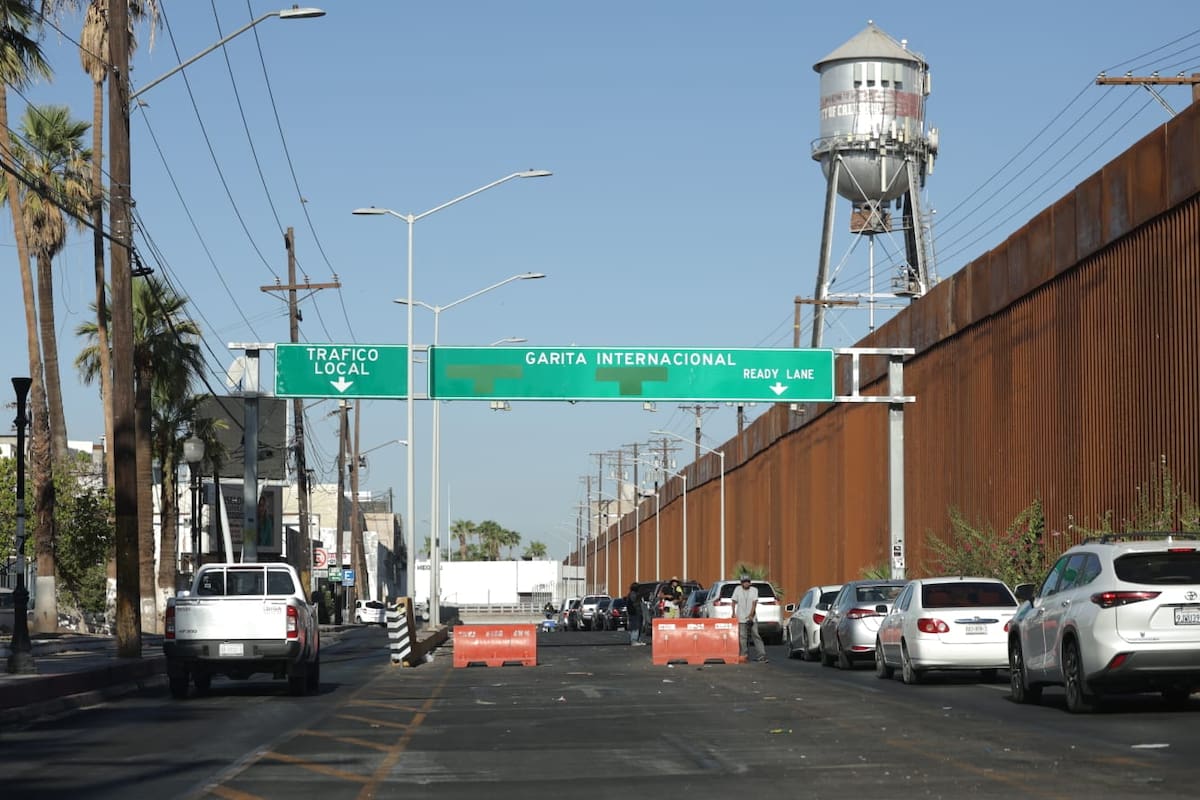1 hora de fila en la garita Centro de Mexicali